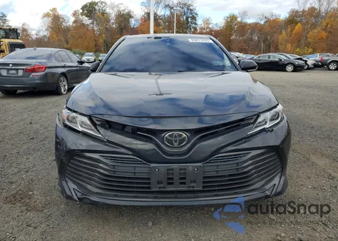 2019 Toyota Camry L z USA, uszkodzony, nr VIN 4T1B11HK2KU234276